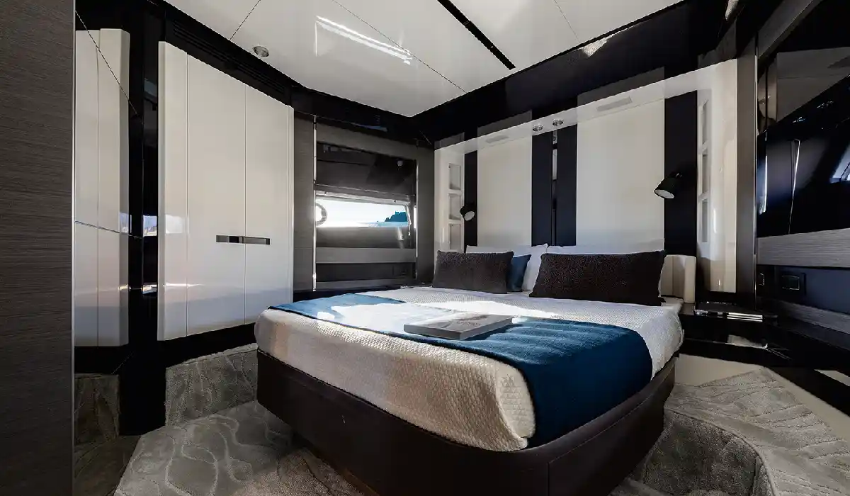 Azimut - S8 Myne - Luxury Yacht Rentals Near me - Used Luxury Yachts Near me - Exclusive Concierge Club.webp